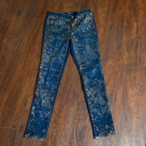 Chico’s Jeggings size 0 or a normal 4 rose gold design